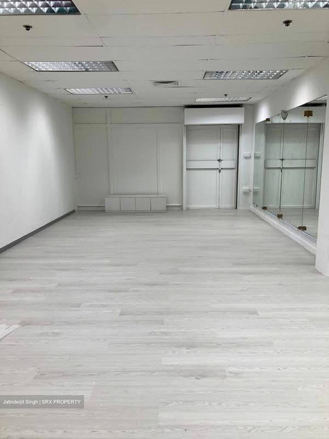 High Street Centre (D6), Office #561309751
